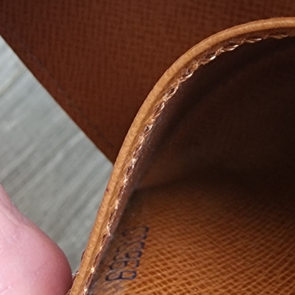 SALE Louis Vuitton Monogram 6 Ring Key Case - Picture 7 of 16